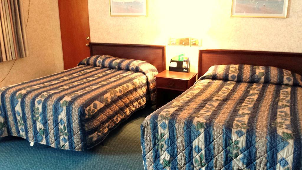 Budget Host Motel Bedford